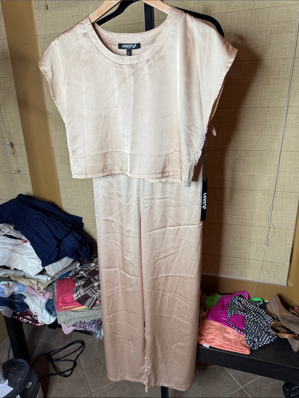 NWT Love 83 Champagne Satin Crop Top Wide Leg Pants Set Size Large - Picture 2 of 11